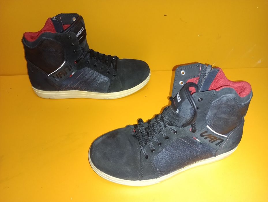 Vanucci кожени кецове N 41