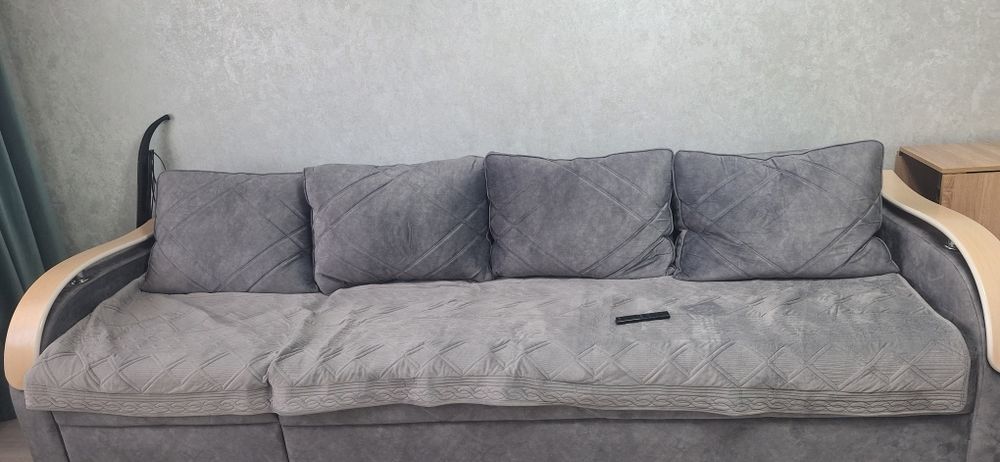 Продам диван почти новый 225000