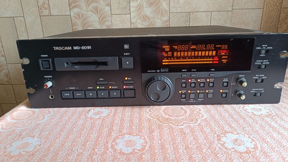 Проигрыватель Tascam MD-801R