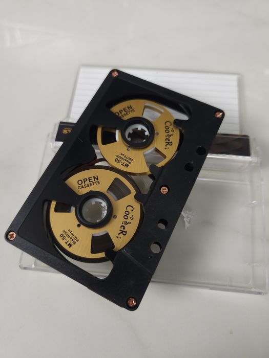 Casete audio cu protecție de aluminiu