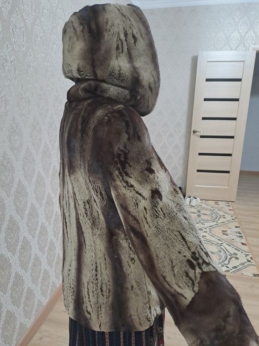 Продам  шубу из норки.