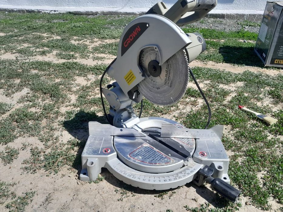 Продается торцовочная пила