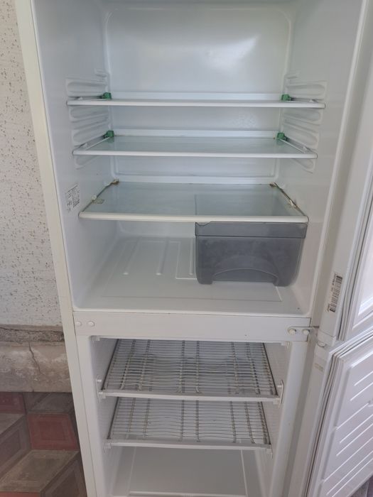 Холодильник продаётся