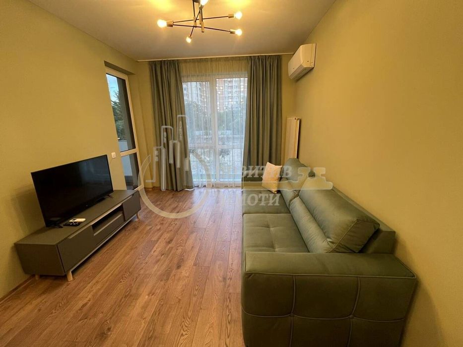 Дава се под наем Тристаен апартамент в София, Зона Б-18 - 100 кв.м за 920 € - Снимка #1