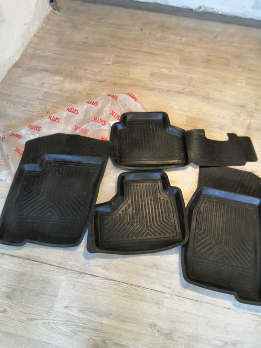 Комплект резиновых ковриков в салон Niva Chevrolet