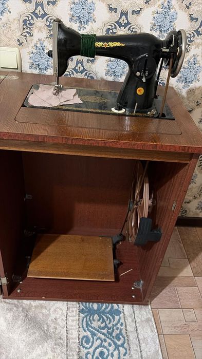 Продам швейную машину
