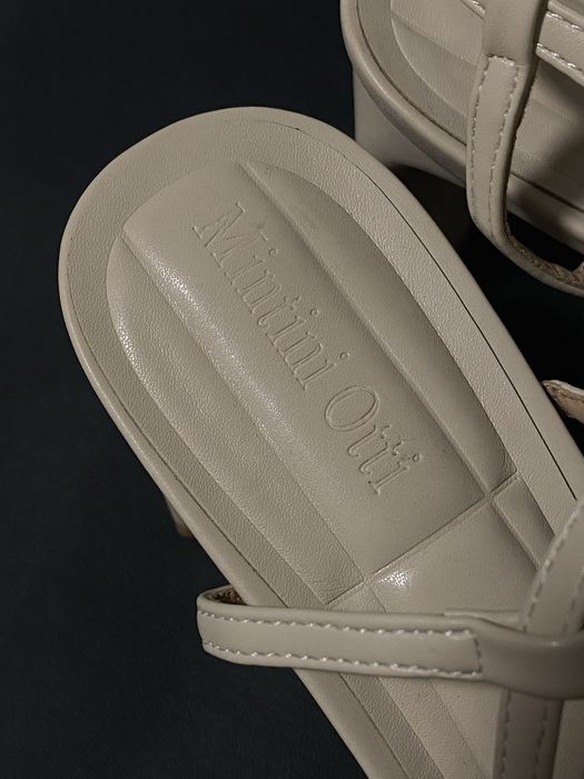 Босоножки (туфли)