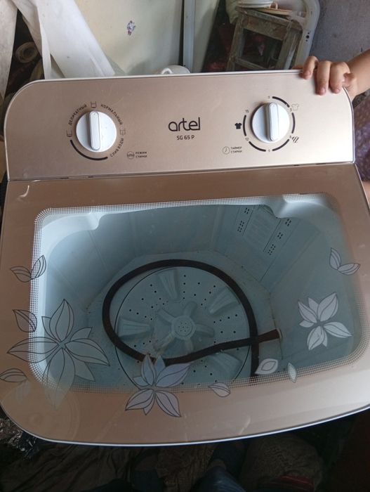 Продам стиральную машинку Artel.