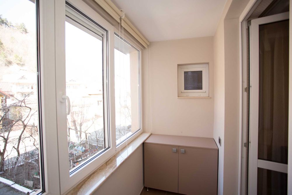 Inchiriez apartament 3 camere, mobilat si utilat, proaspat zugravit