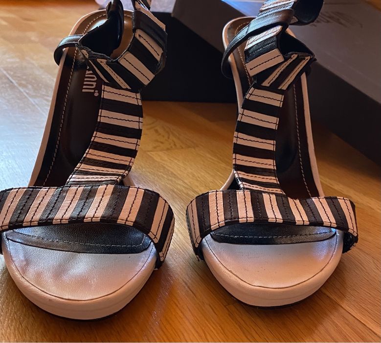 Продавам чисто нови елегантни сандали!