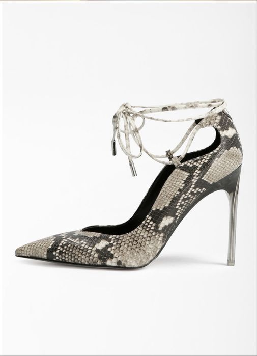 Обувки на ток Guess