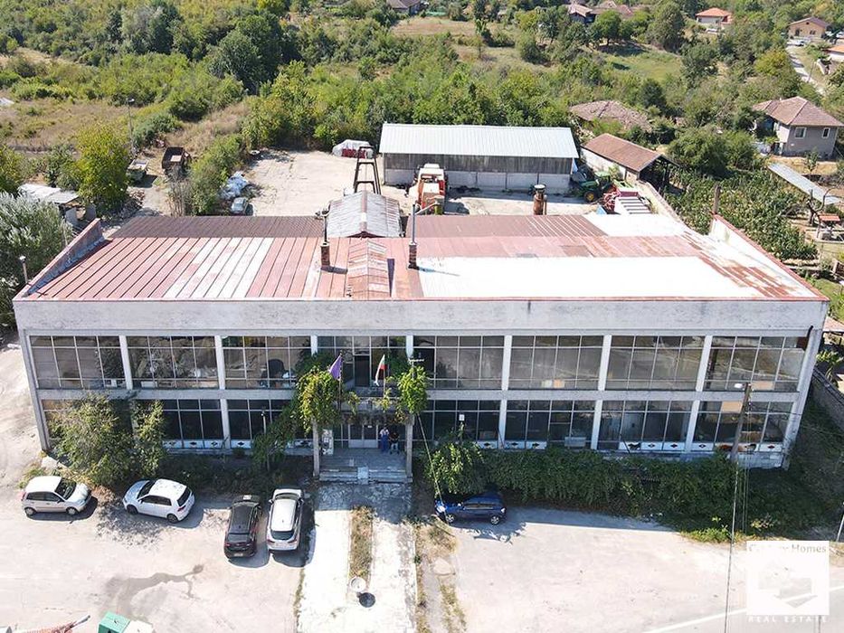116280 Голяма промишлена сграда, със собствен парцел, за продажба в с. Велчево, само на 15 км. от Велико Търново