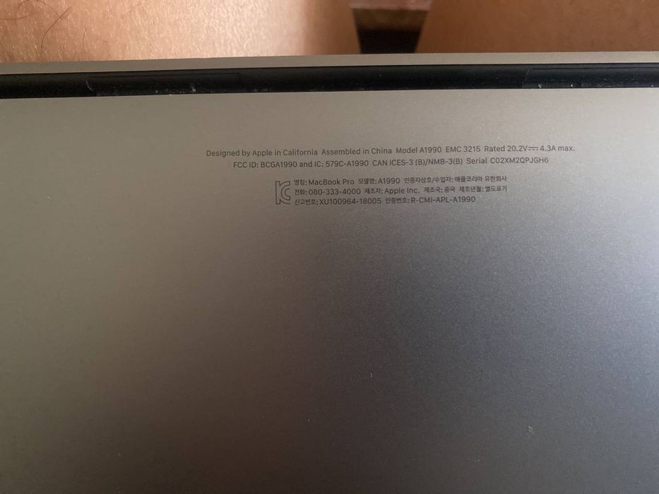 Macbook pro A1990 core i7 512 gb