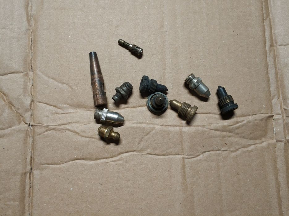 Части за струг от различни видове.