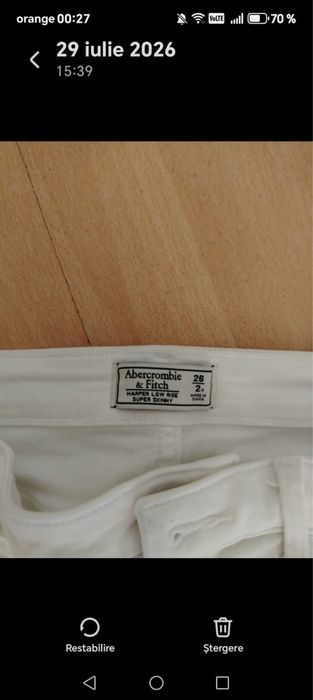 Blugi albi Abercrombie&Fitch Harper Low Rise super skinny marime S