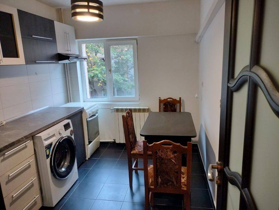 Inchiriez apartament  2 camere zona Biserica Noua