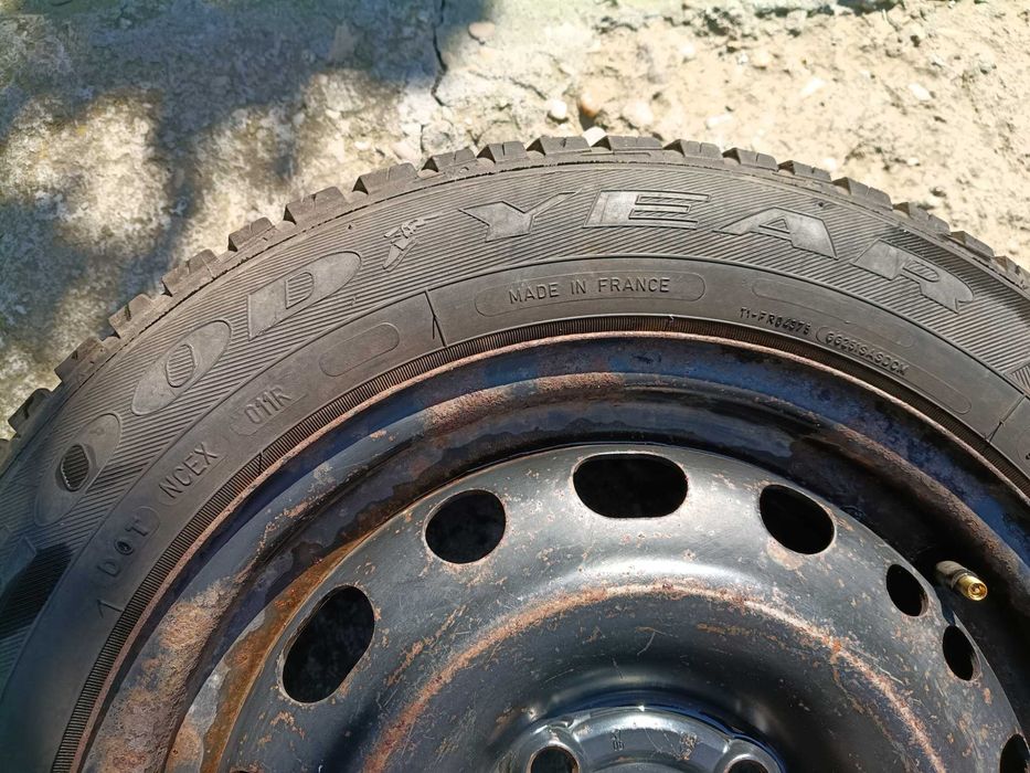 Jantă tabla R14 cu anvelopă allseazon  Goodyear UltraGrip 175/65 R14 / Roată de rezervă