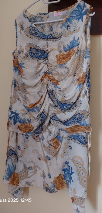 Vând costum de damă