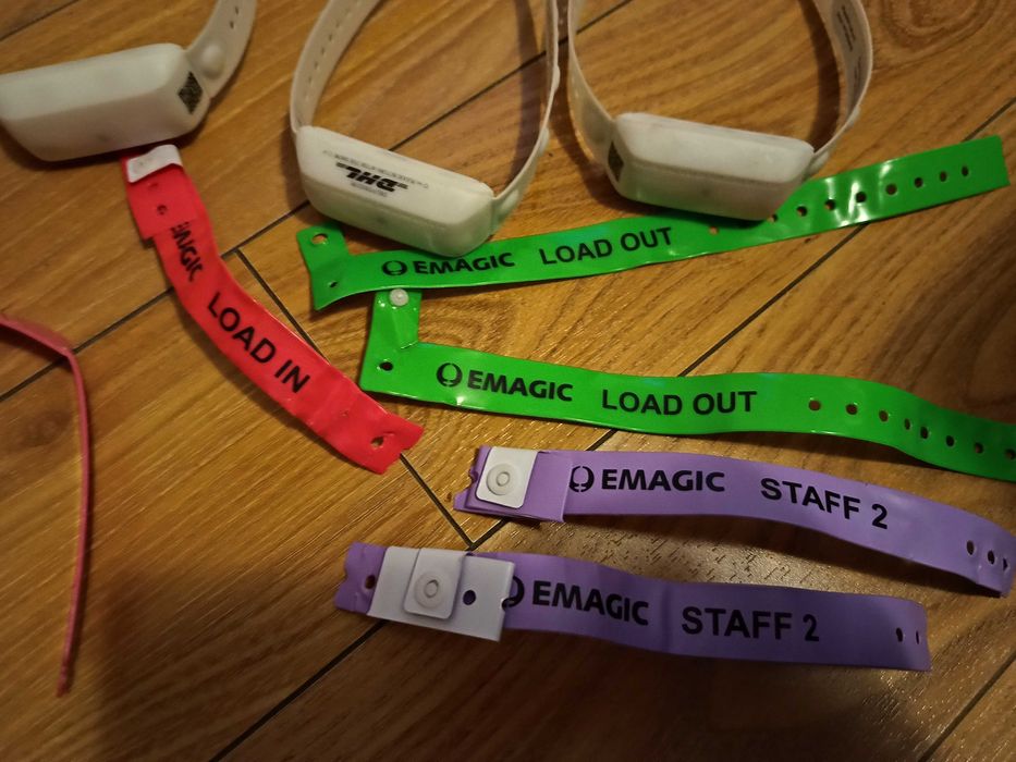 12 bratara concert Coldplay, 6 prevăzute cu lumini/ muzică/fan