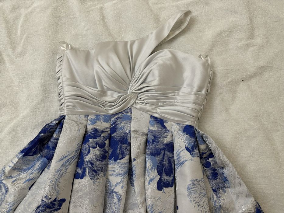 Продам нарядное платье