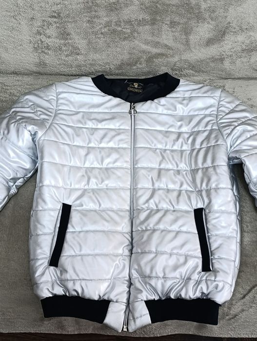 Демисезонная куртка размер S.