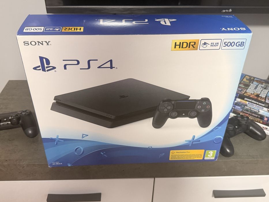 PlayStation 4 500GB с два джойстика