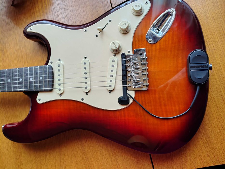 Електрическа китара Washburn Sonamaster (адаптери от Fender Japan)