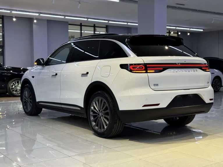 Leapmotor C11 Rasmiy dillerdan chegirma bilan