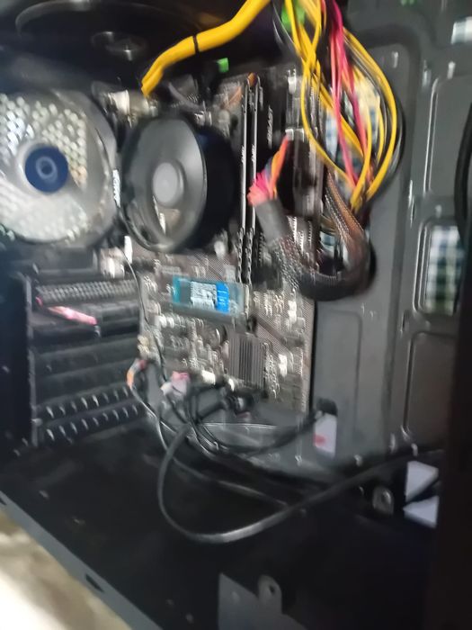 Vand urgent  PC gaming cu monitor