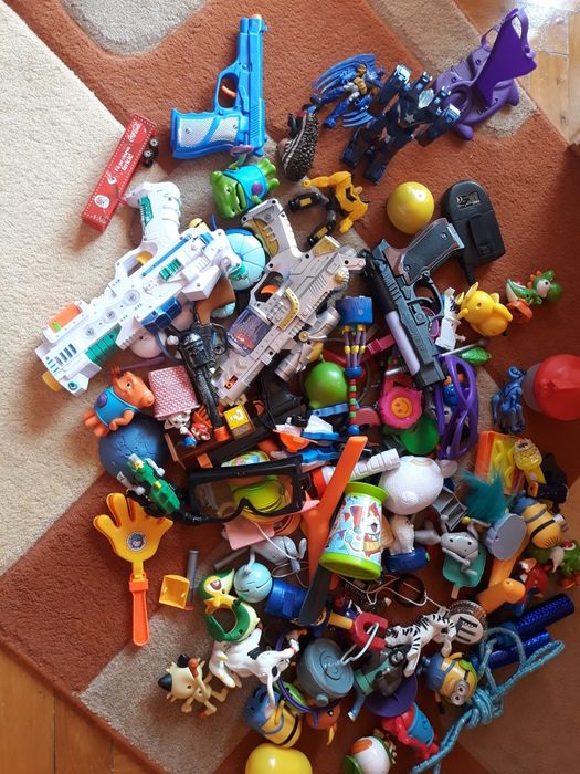 Vand jucarii diverse