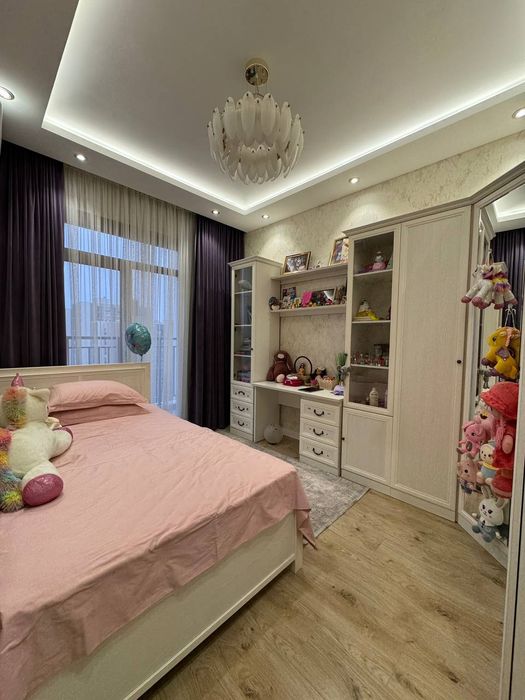 Продаю свою 4х комнт.квартиру,  100квм,  Алмазар сити премиум