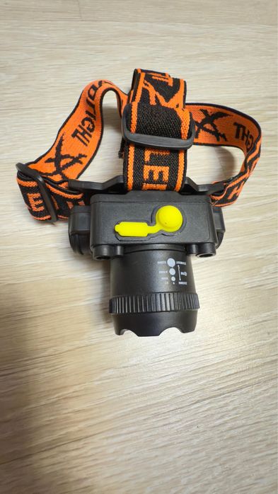 Фонарик с аккумуляторной батареей