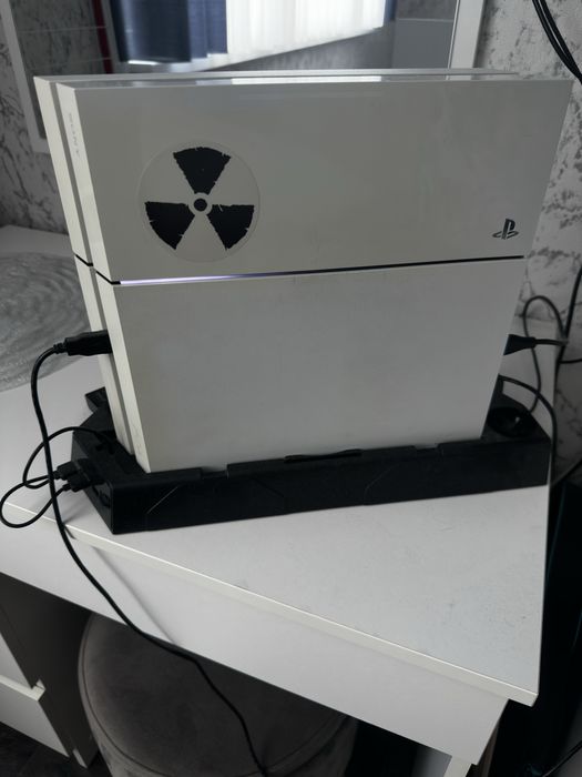 PlayStation4 500 gb с 7 игри