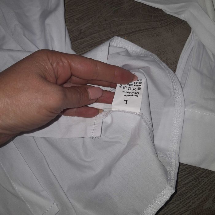 Бял топ с вратовръзка!