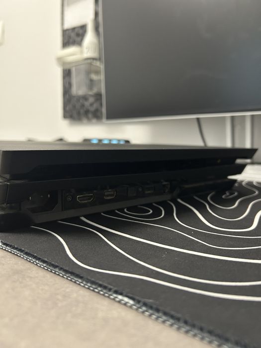 Playstation 4 Pro 1TB de vânzare (cititi descrierea)