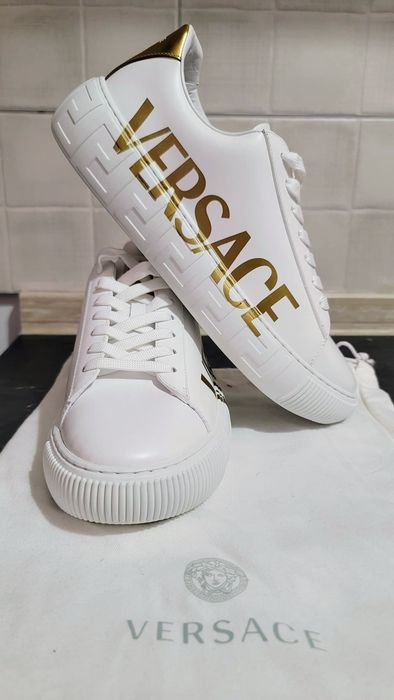 Vând adidas VERSACE originali din piele Nr. 43