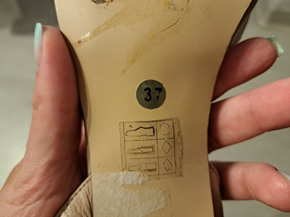 Sandale roz sidefat piele 37