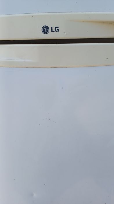 LG  Халадильник 2Х камерный работает отлично