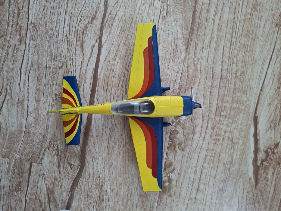 Fac macheta Extra300L la comanda