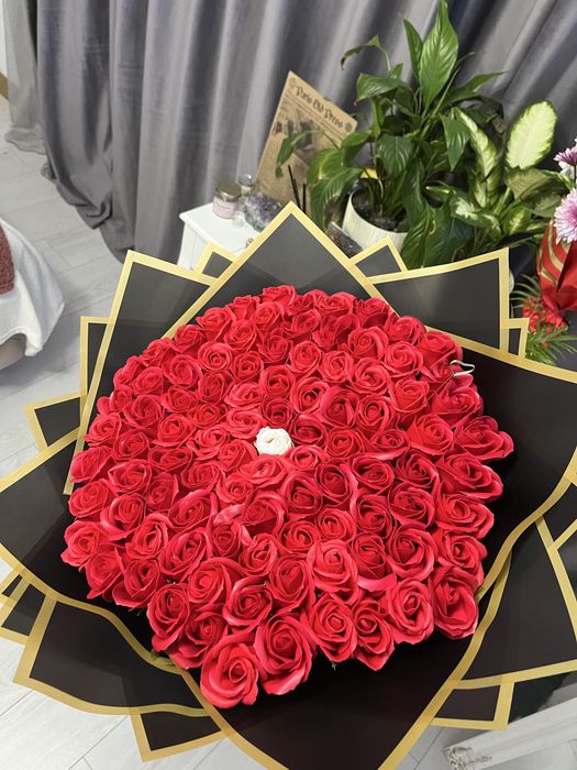 Buchet trandafiri sapun cu stitch ursulet coronita/ trandafiri cu sclipici