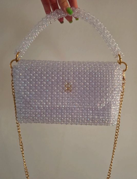 Geantă elegantă handmade cu mărgele albe