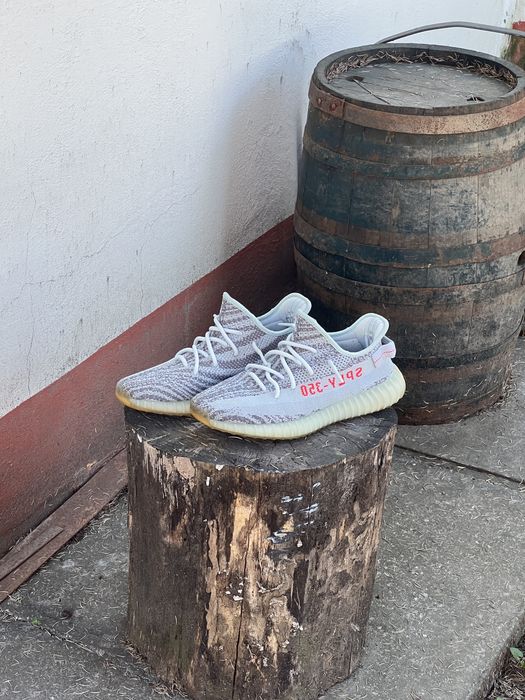 Yeezy Boost 350 V2 Blue Tint - Mărimea 44