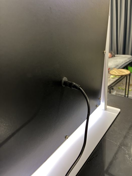 200lei oglindă machiaj   cu LED si lupa-uri