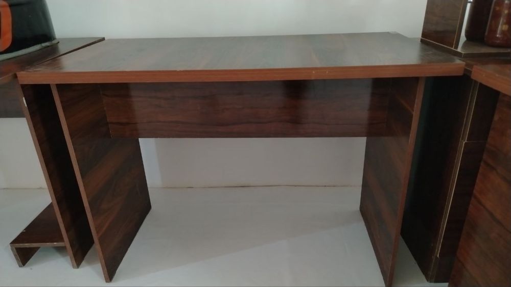 3 та стол офис йо дарс к,илиш учун