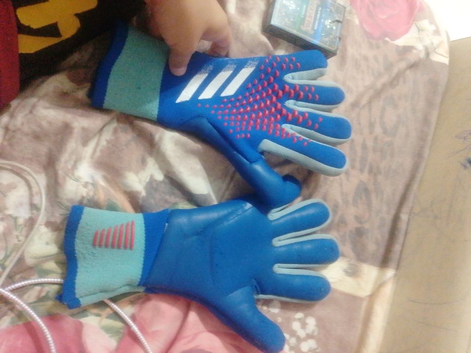 Adidas Predator вратарские перчатки б/у