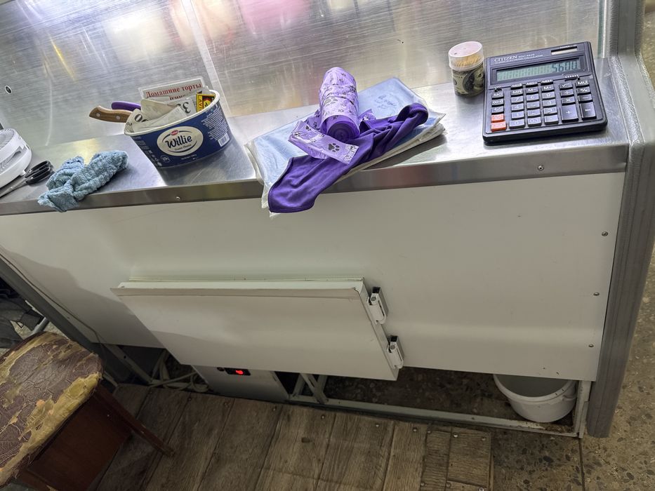 Продам витринный холодильник