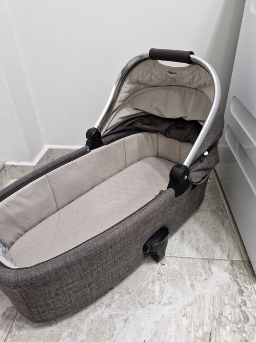 Кош за новородено Mamas & Papas