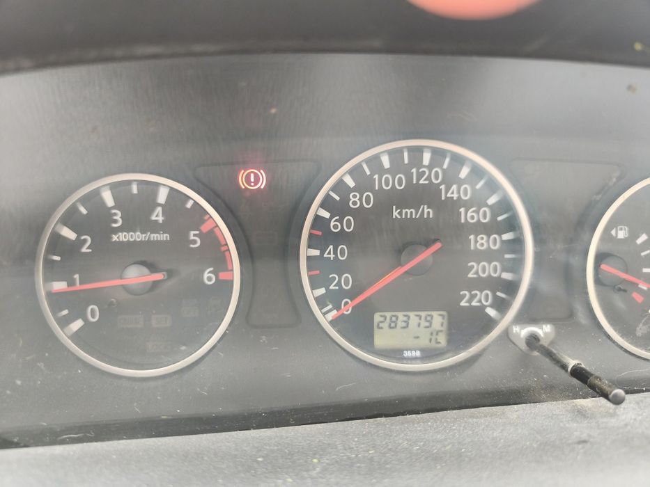 Vând Nissan x trail