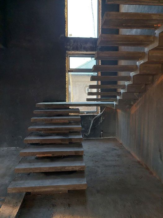 Бетонные ,монолитный лестницы