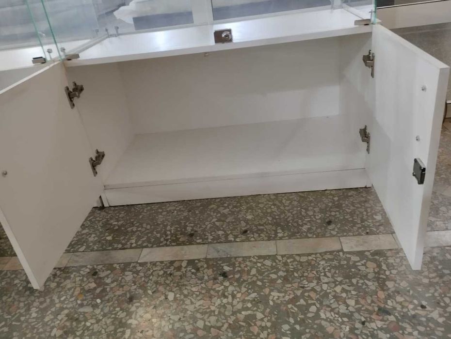 Стеклянная витрина